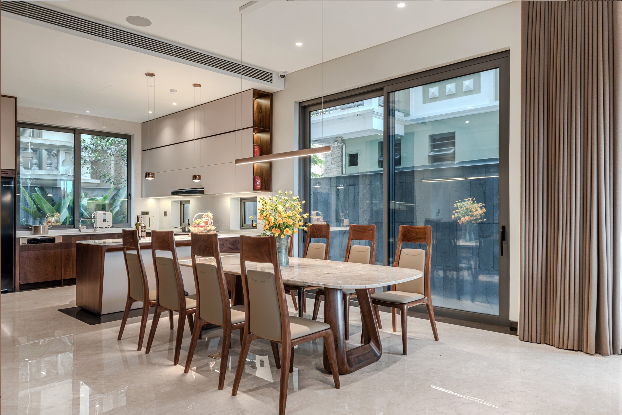 Bàn ăn mặt đá gỗ óc chó oval chân chữ U